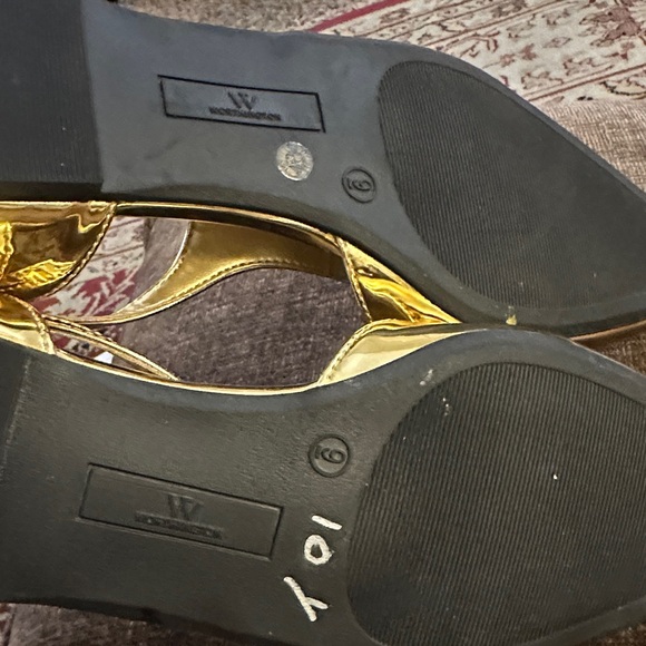 Worthington Gold Pointed Heels - Picture 8 of 10
